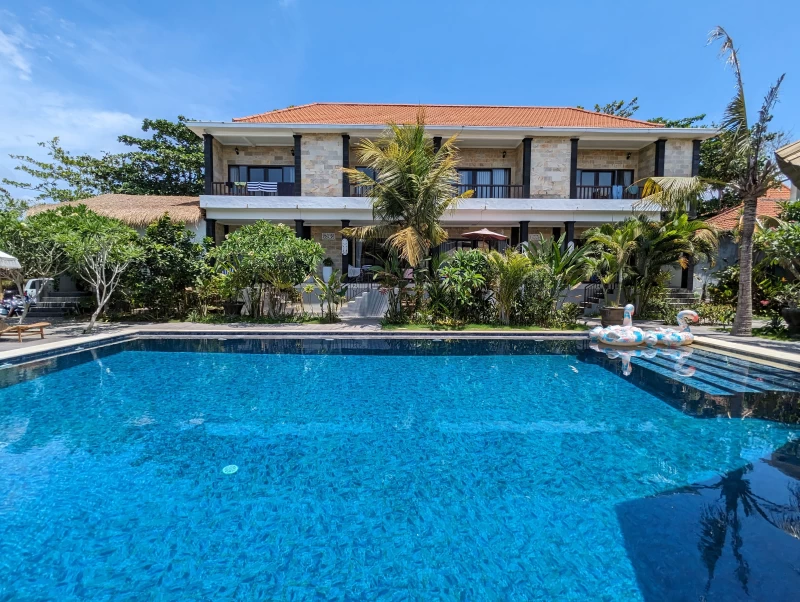 Uluwatu surfer's paradise: surf the legendary waves in the south of Bali