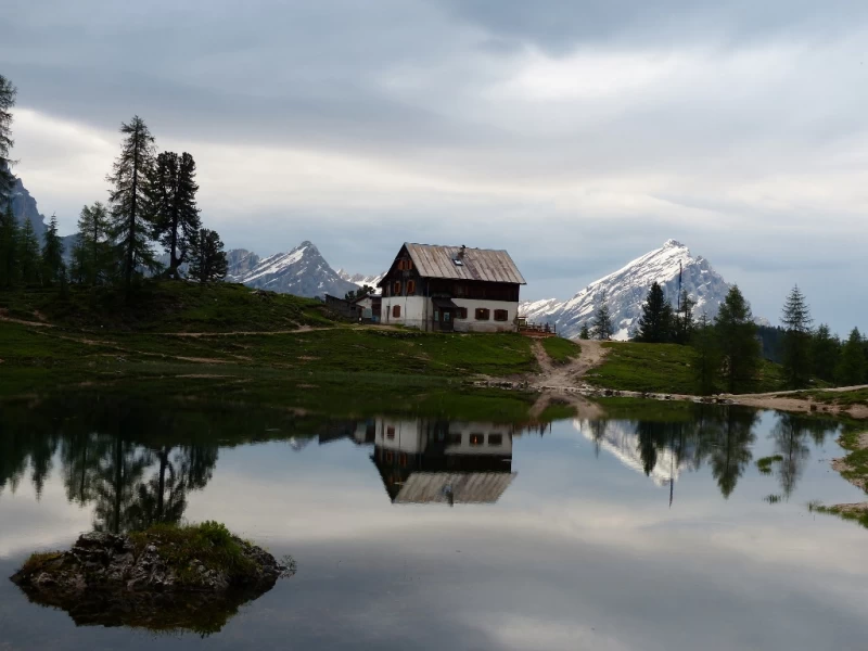 Dolomiten Trekking: Vom Pragser Wildsee nach Belluno