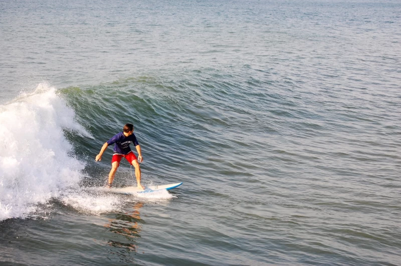 Bali Green Surfcamp: Surfen, Feiern & Gutes tun in Seminyak