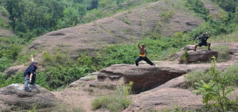 Traditionelle Shaolin Kung Fu Akademie in den Bergen Chinas