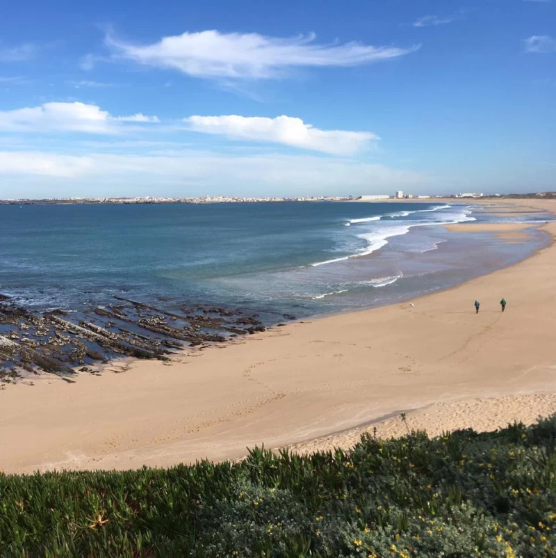 Surf & Yoga Urlaub direkt am Strand in der Sonne Portugals