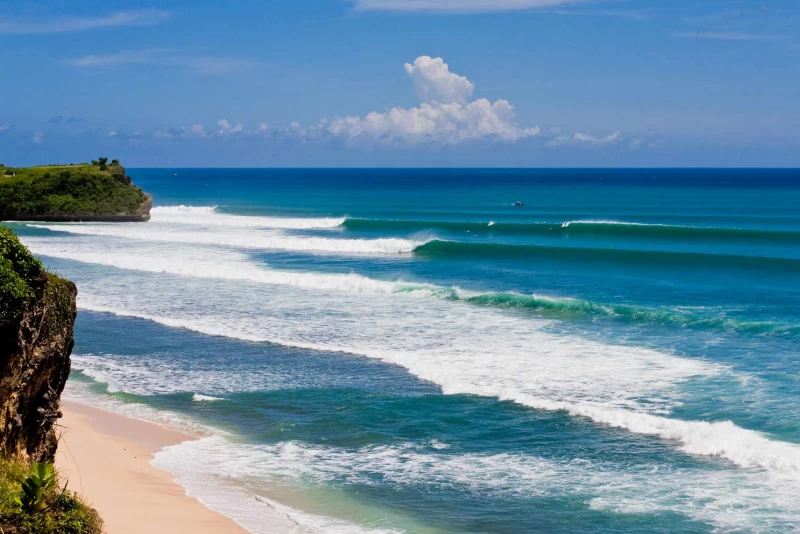 Uluwatu surfer's paradise: surf the legendary waves in the south of Bali