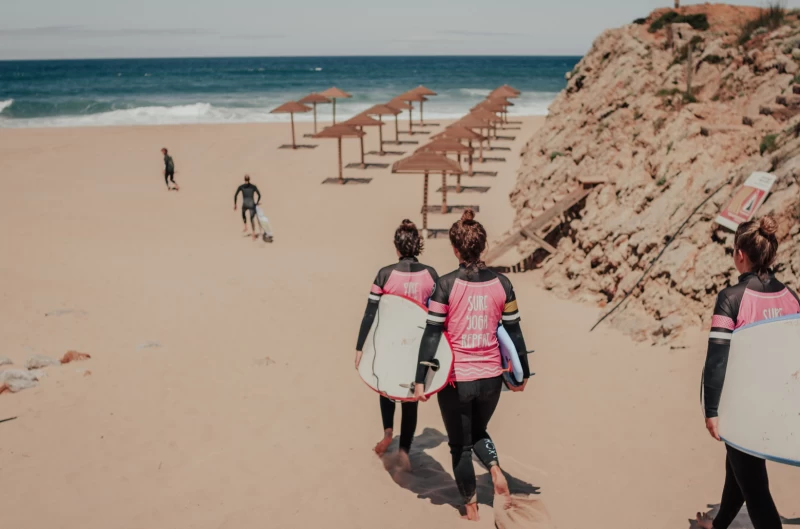 Yoga- & Surf-Erlebnis mit Gleichgesinnten nahe Lissabon - 1/5