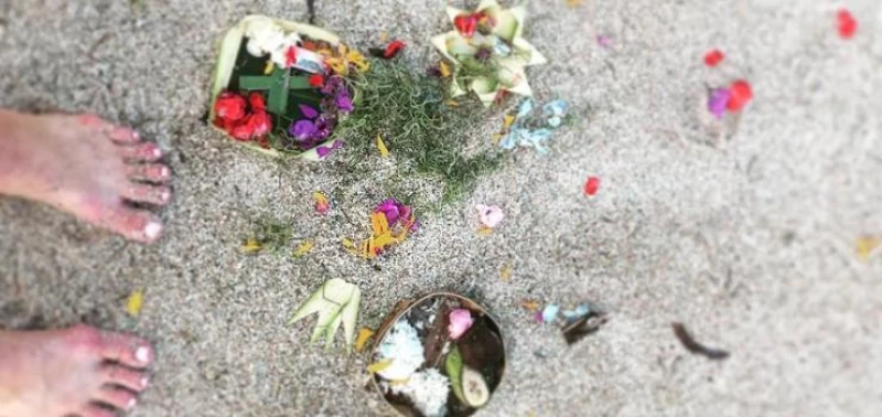 Surf-Guiding auf Nusa Lembongan: Yoga & Barrels