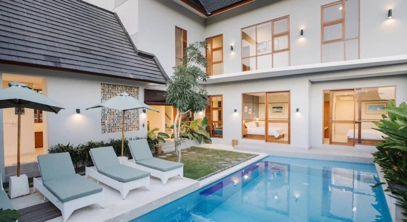 Surf vacation in a familiar surf camp in Canggu