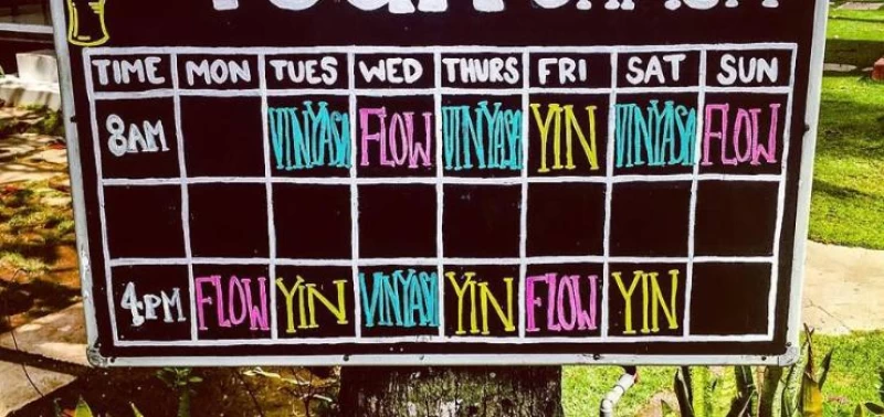 Surf-Guiding auf Nusa Lembongan: Yoga & Barrels