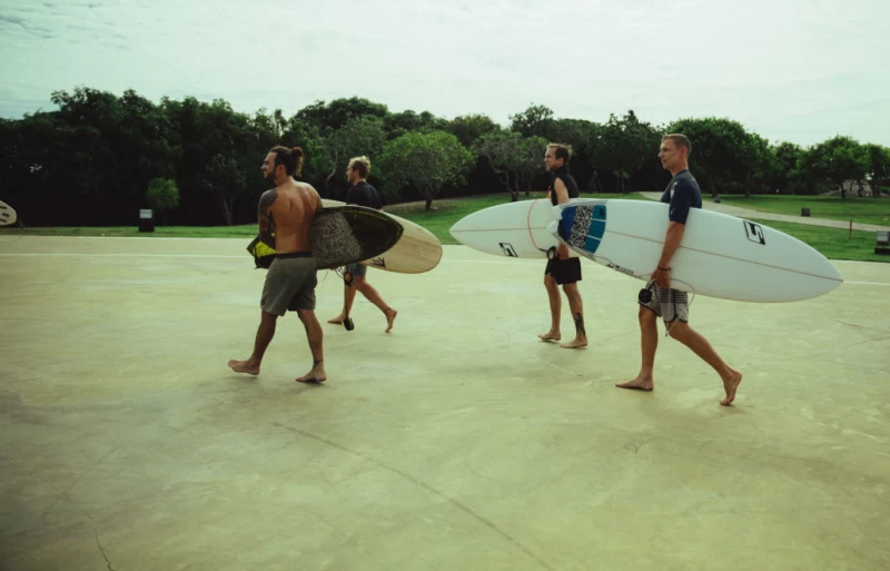 Surf-Guiding in stylischer Surf Lodge: Surfe die Wellen deines Lebens