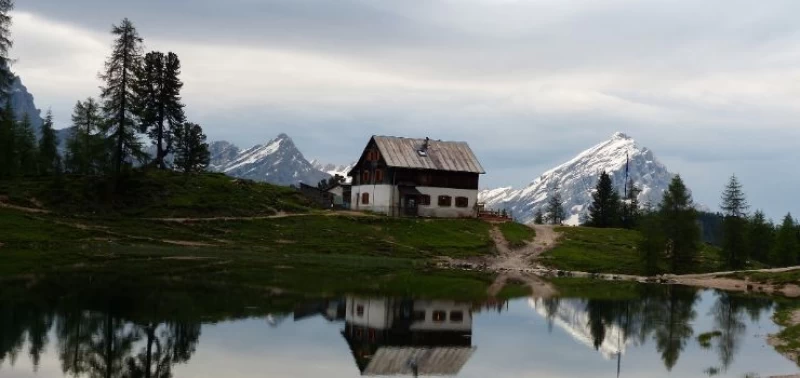 Dolomiten Trekking: Vom Pragser Wildsee nach Belluno
