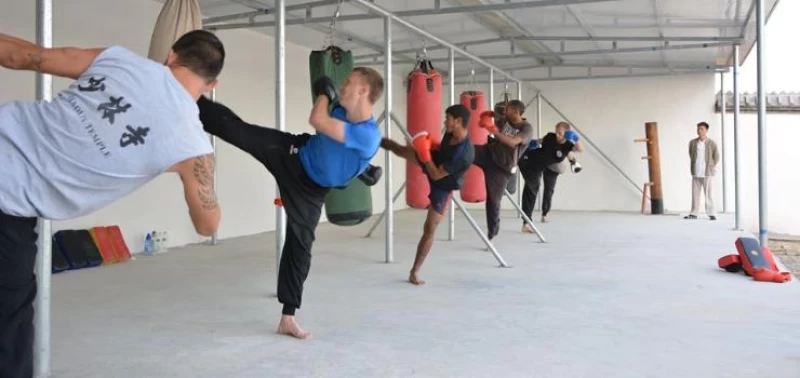 Traditionelle Shaolin Kung Fu Akademie in den Bergen Chinas