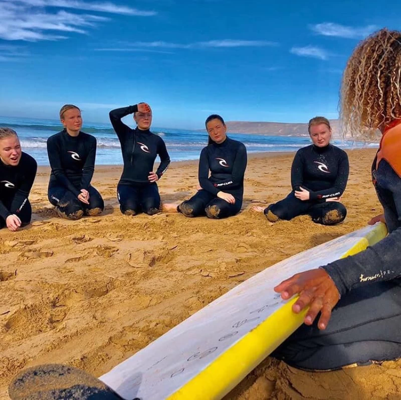 Modernes Surfhaus in Marokko mit Dachterrasse direkt am Surfspot